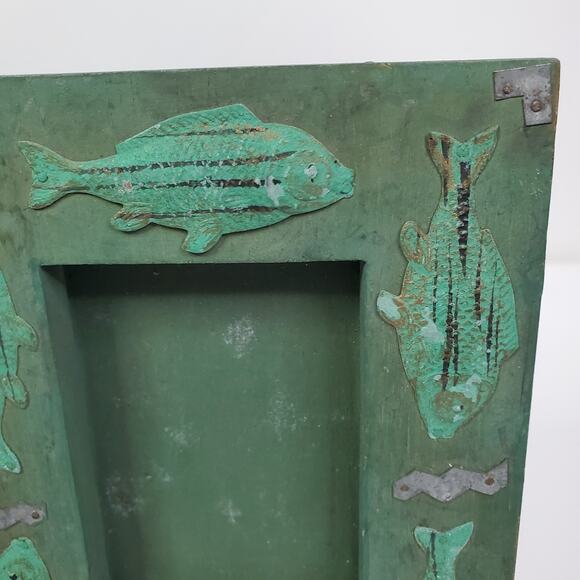Green Wood Picture Frame With Metal Fish Accents 3" x 4.5" Photo Opening - Picture 2 of 9